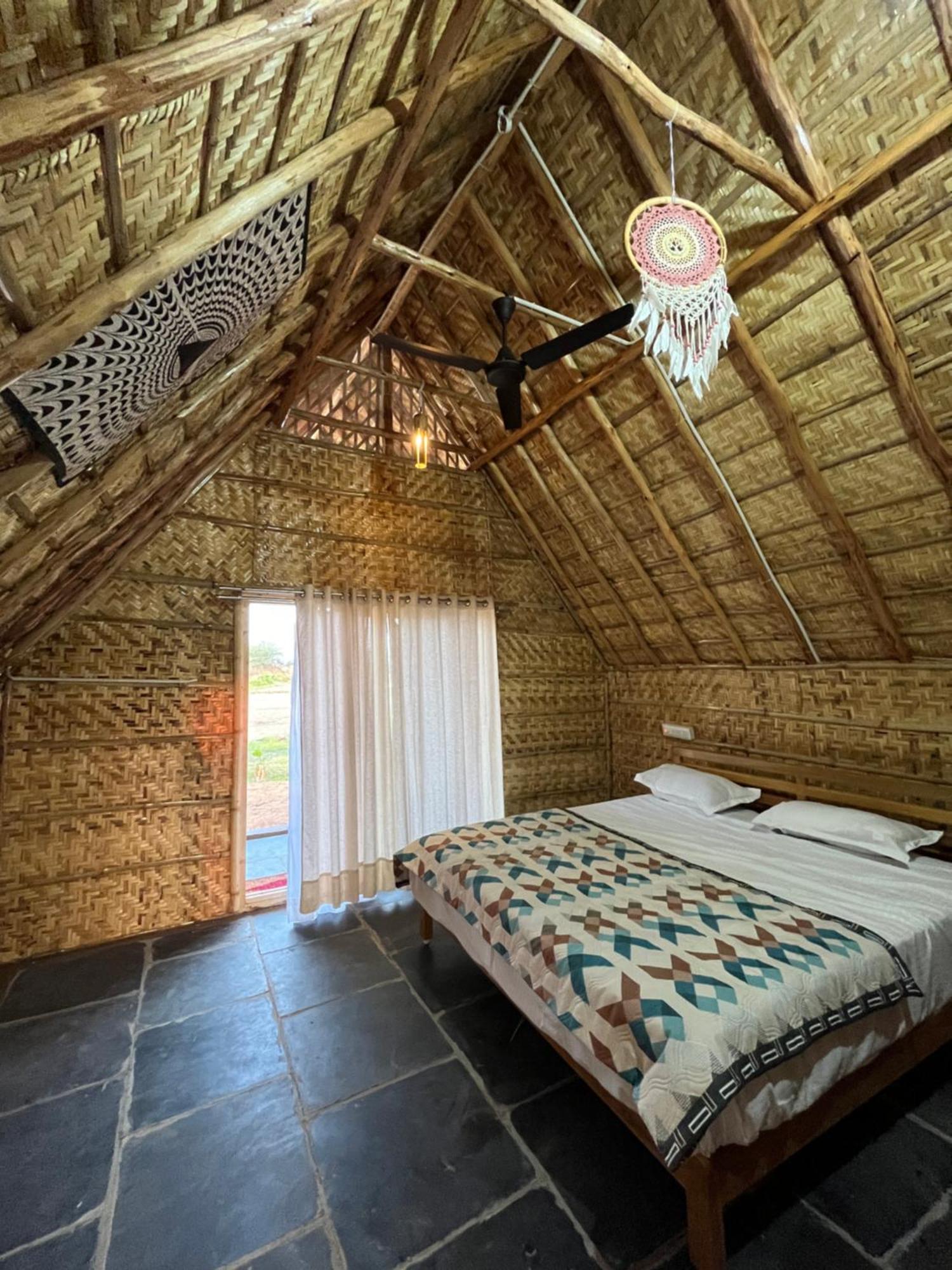 Hotel Tropical Hampi Esterno foto
