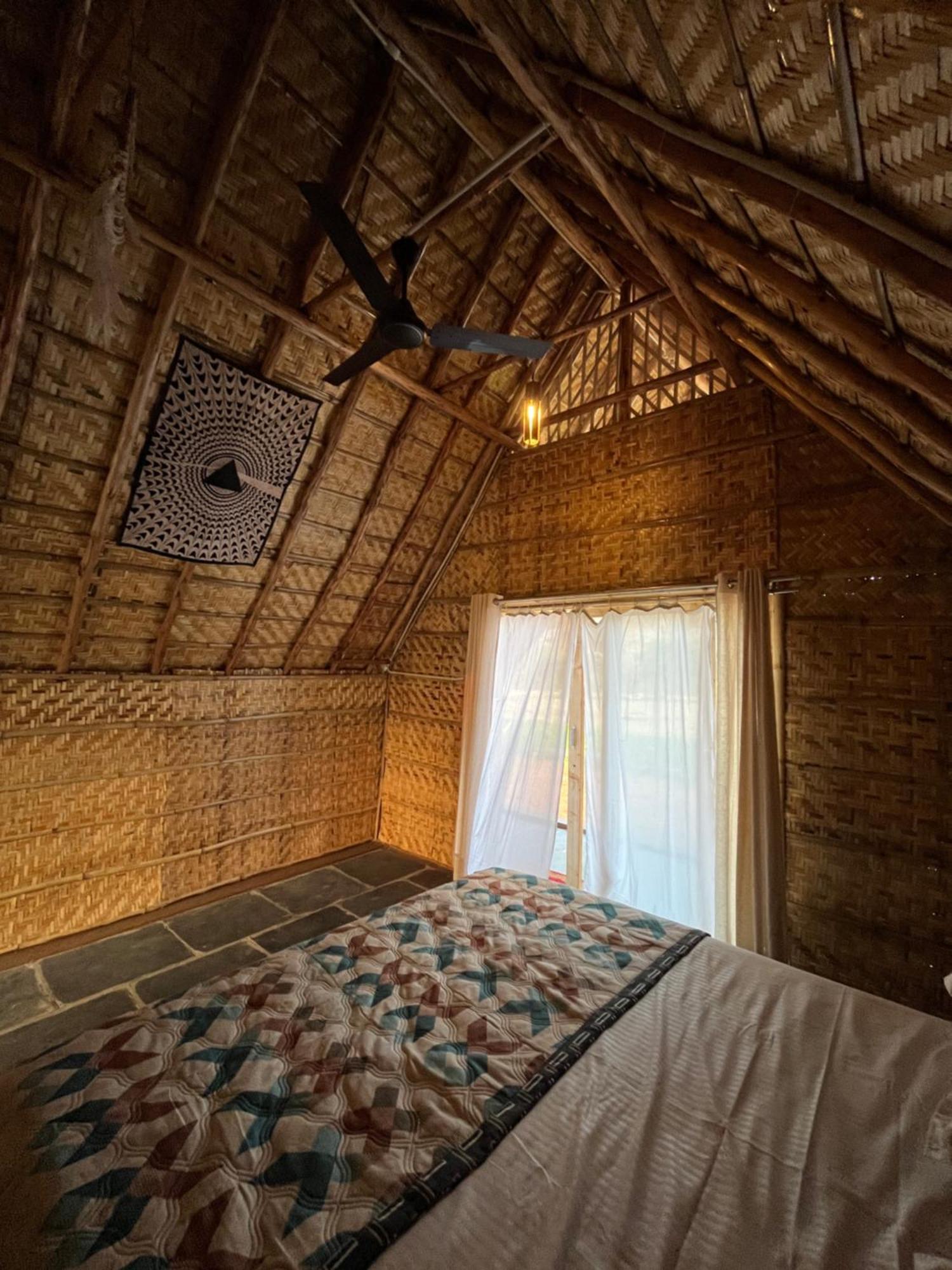 Hotel Tropical Hampi Esterno foto