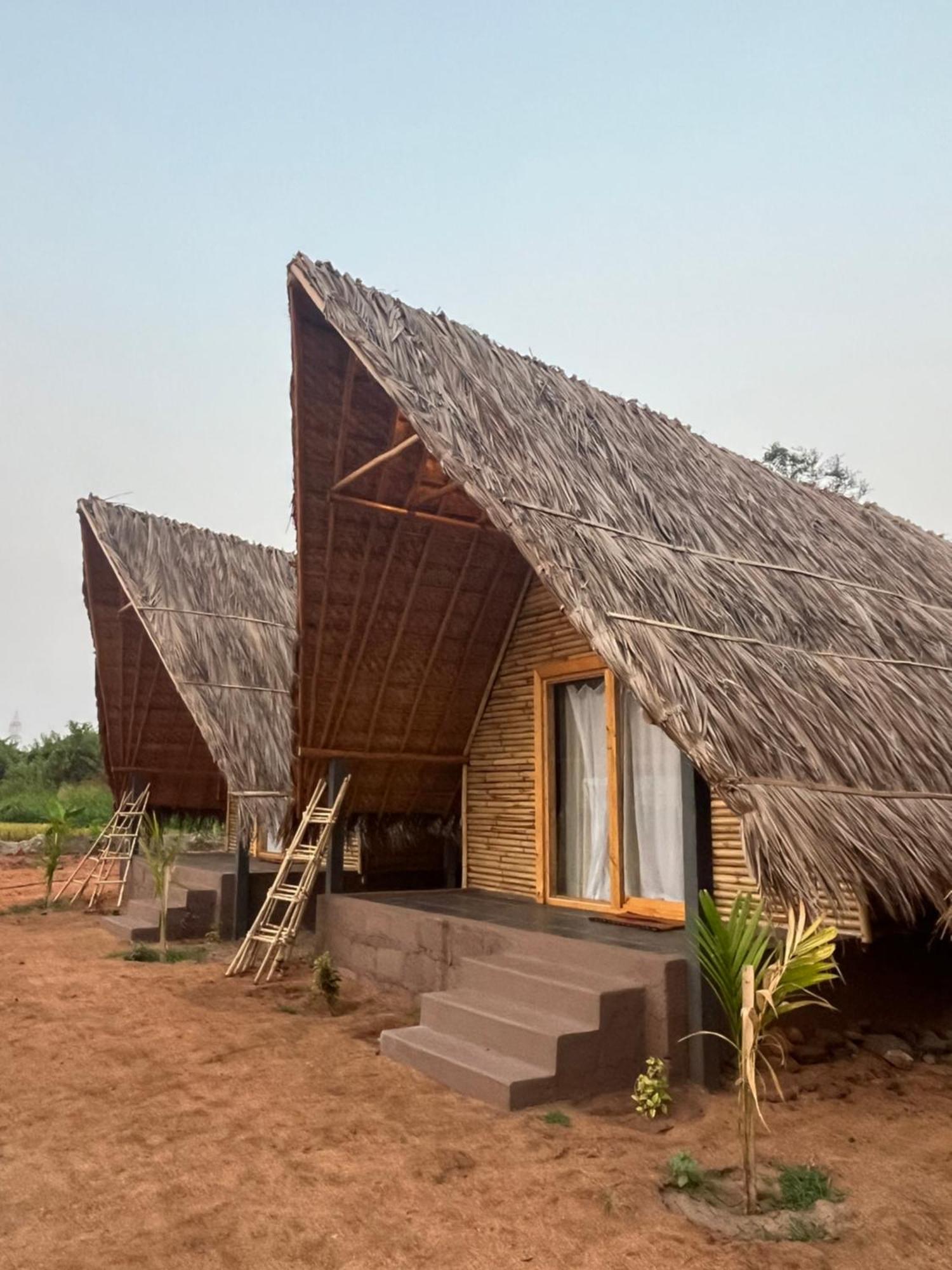 Hotel Tropical Hampi Esterno foto