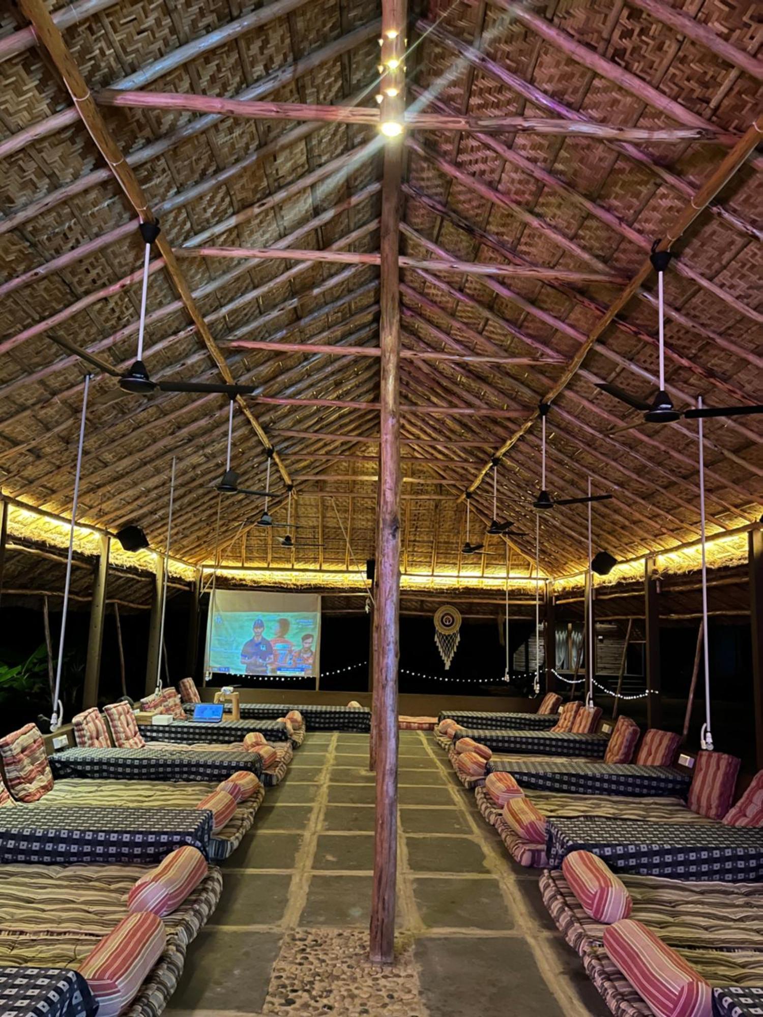 Hotel Tropical Hampi Esterno foto