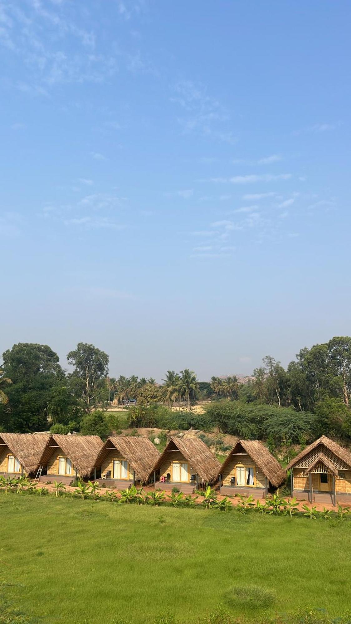 Hotel Tropical Hampi Esterno foto