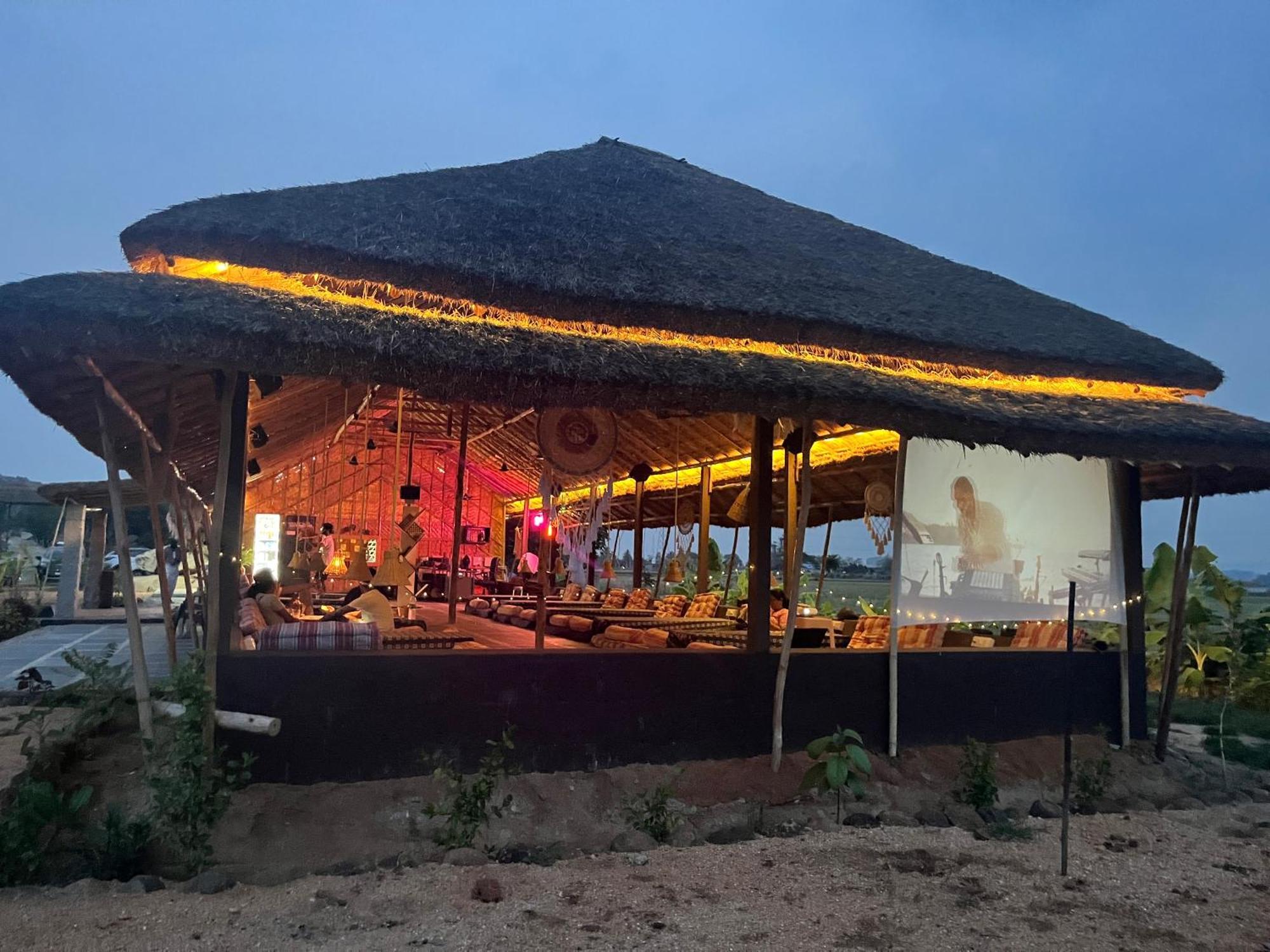 Hotel Tropical Hampi Esterno foto