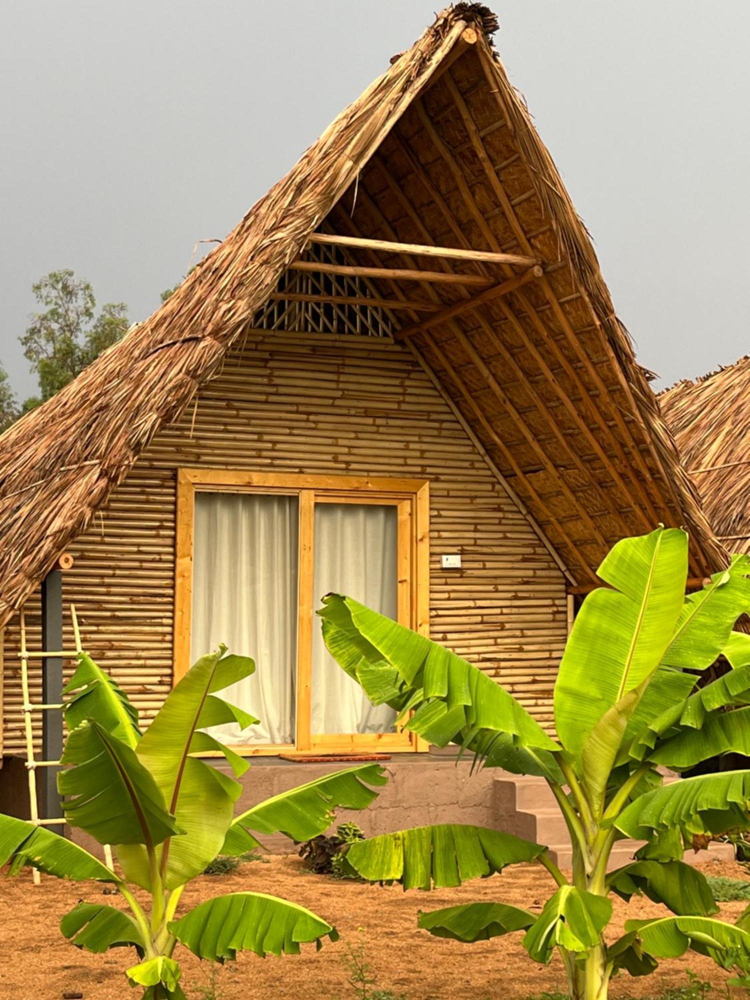 Hotel Tropical Hampi Esterno foto