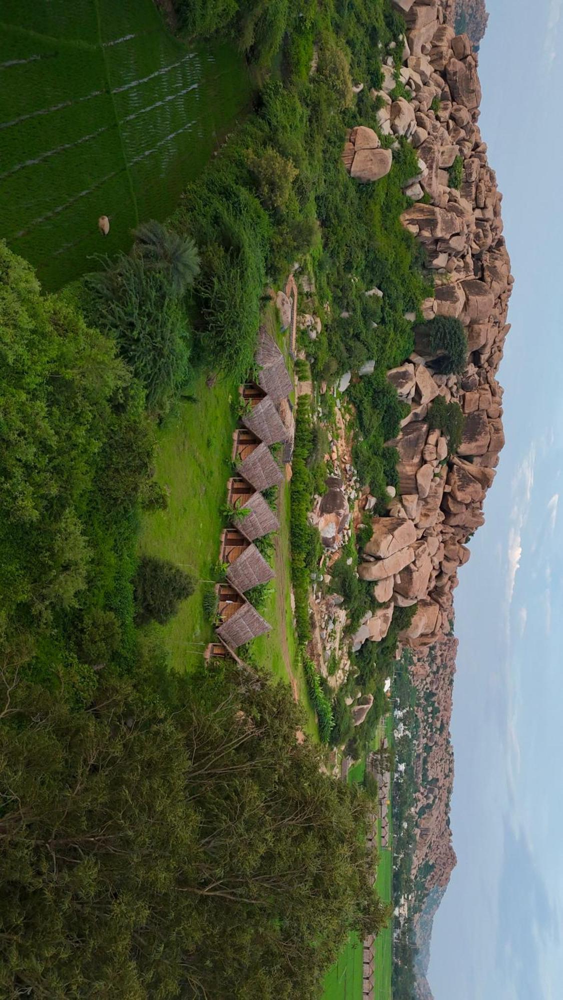 Hotel Tropical Hampi Esterno foto
