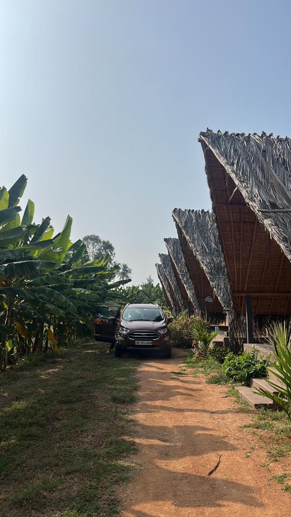 Hotel Tropical Hampi Esterno foto