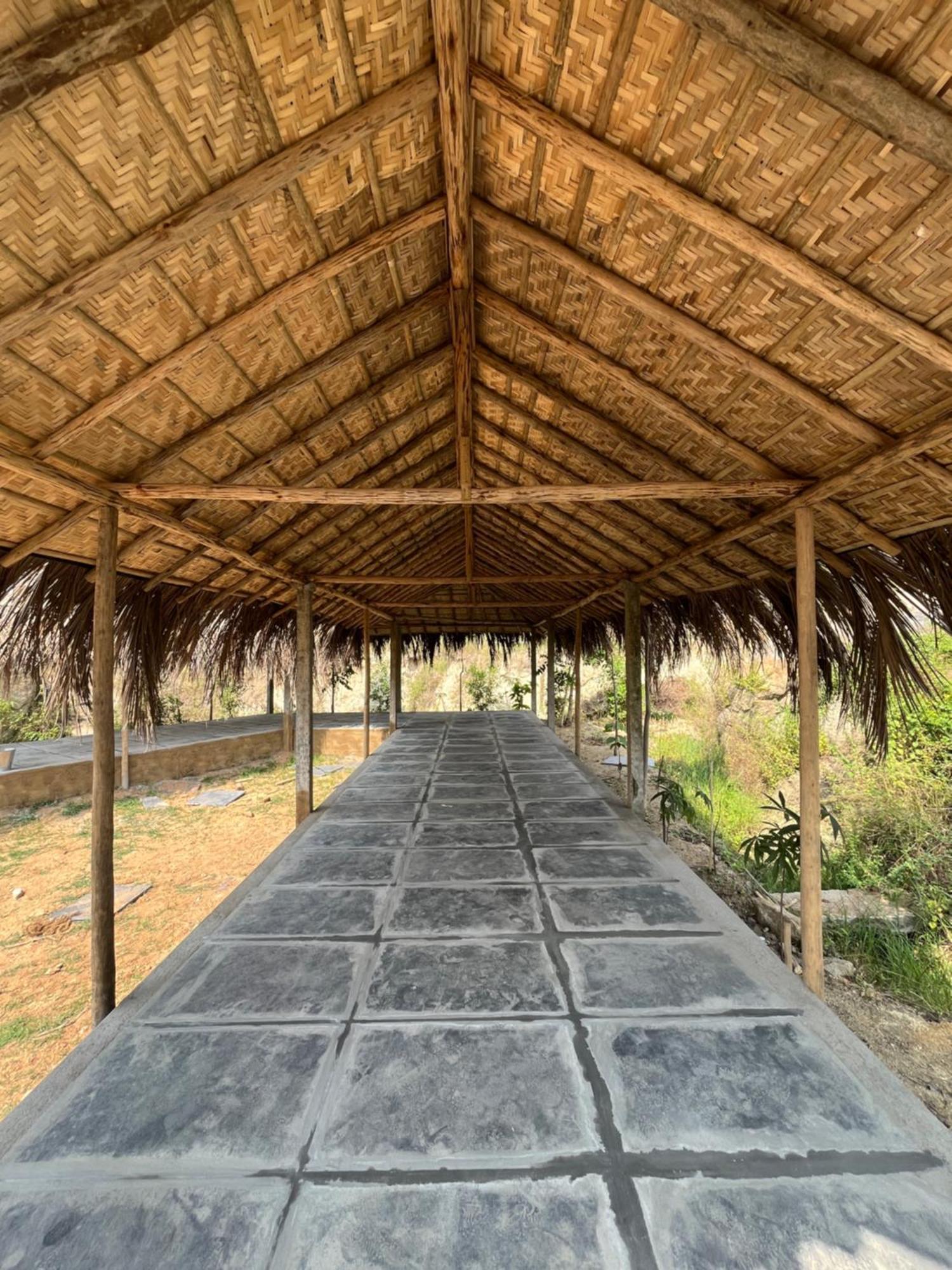 Hotel Tropical Hampi Esterno foto