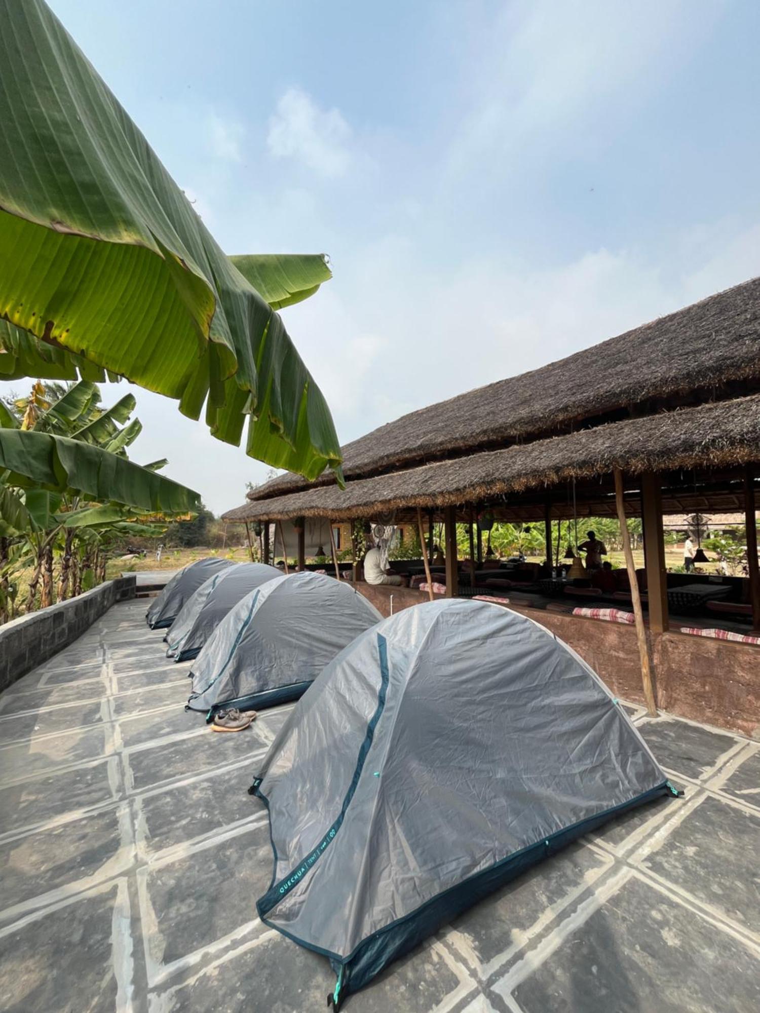 Hotel Tropical Hampi Esterno foto